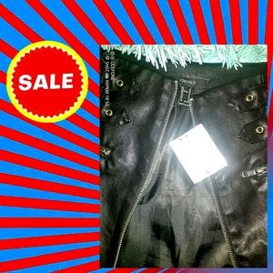 NWT-FOREVER21- FAUX LEATHER&METAL ZIPPER SKIRT-MED